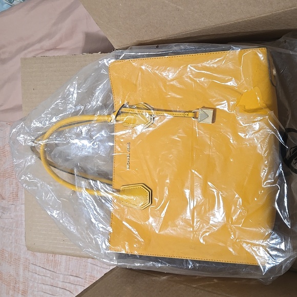 Michael Kors Tote